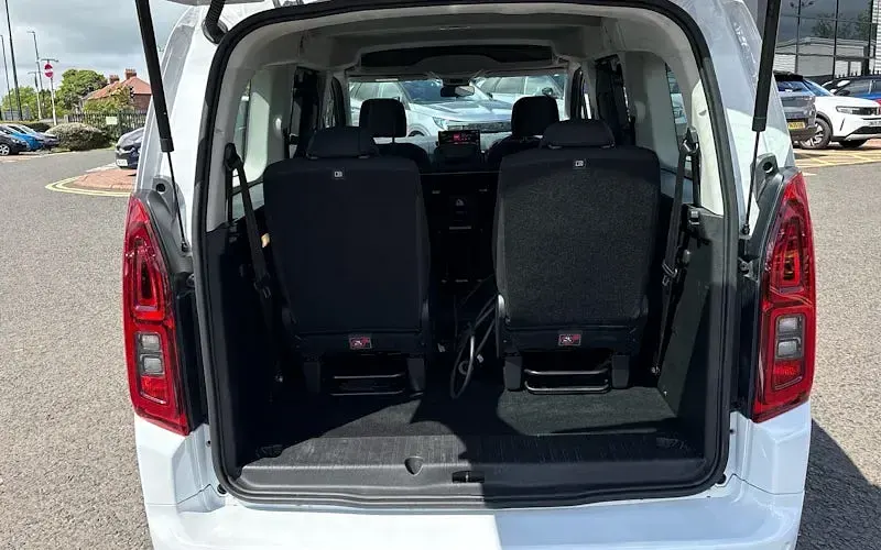 Używany Vauxhall Combo Design Edition 100 kW (136 KM) 2026 Minivan