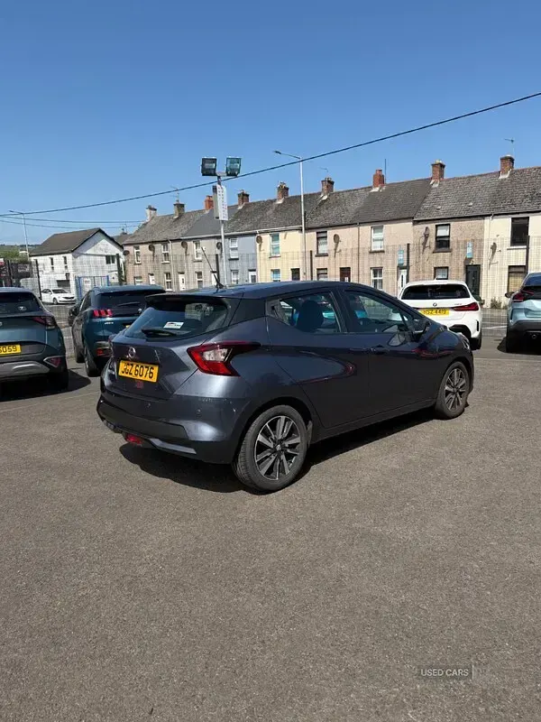 Begagnad Nissan Micra Acenta 90 HK (66 kW) 2018 Grå Halvkombi