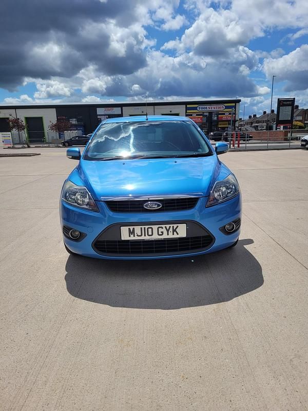 Blue Used 2010 Ford Focus Zetec Estate | £1,895 (Good price) - Image 1/4
