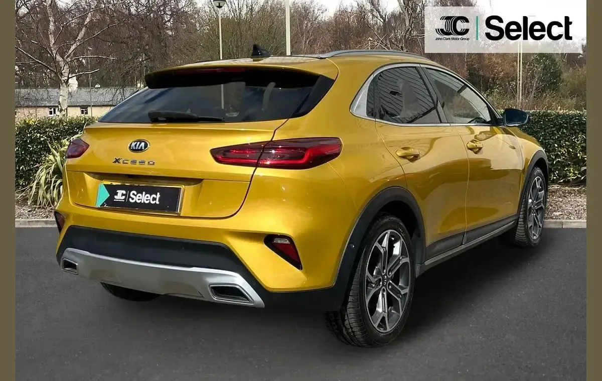 Usado Kia XCeed First Edition 138 CV (101 kW) 2021 Amarillo SUV