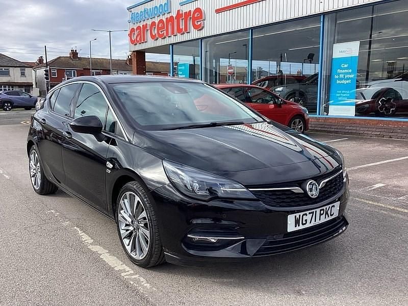 Second-hand Vauxhall Astra Edition 2021 Negru Hatchback