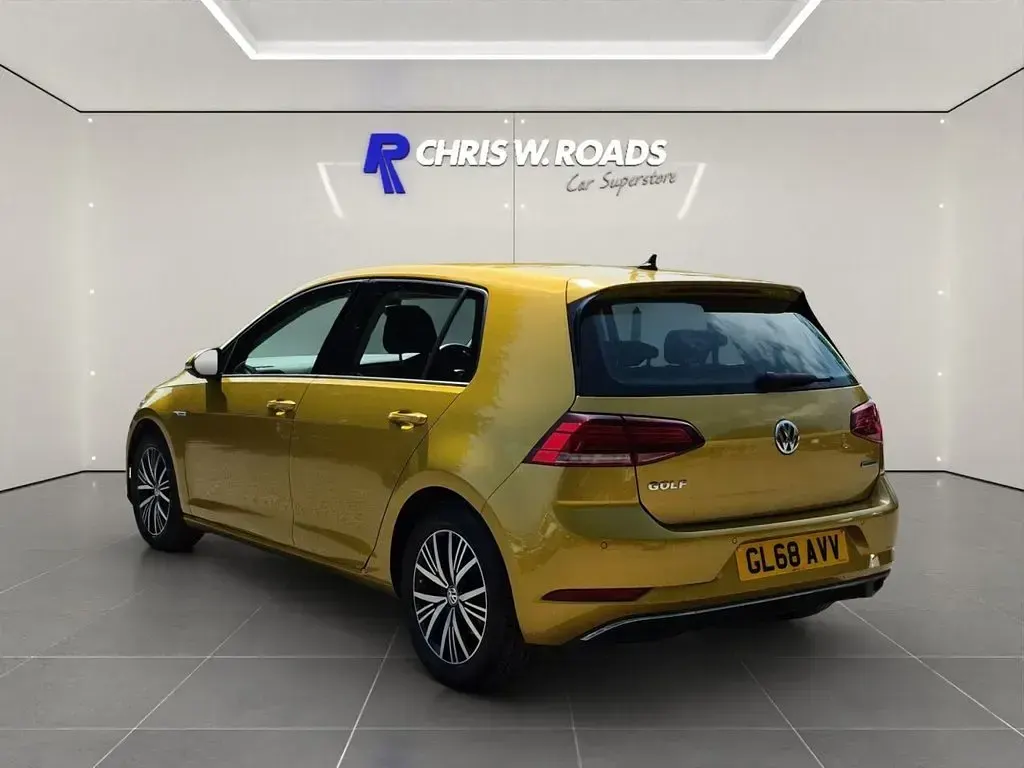 Used VW Golf VII SE 130 HP (95 kW) 2018 Yellow Hatchback