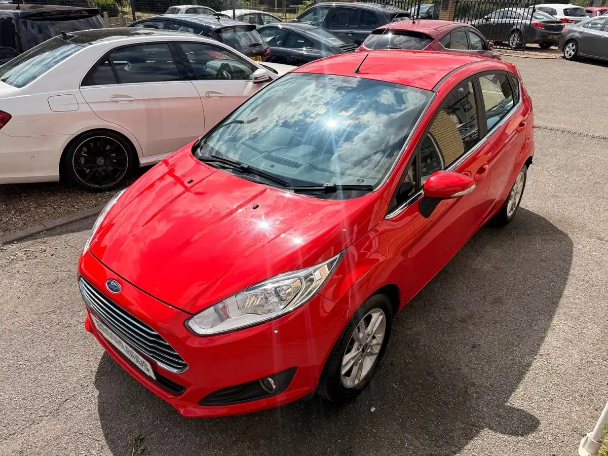 Used Ford Fiesta Zetec 82 HP (60 kW) 2015 Red Hatchback