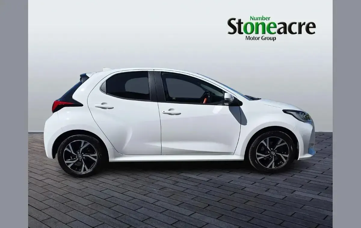 Used Toyota Yaris Design 116 HP (85 kW) 2025 White Hatchback