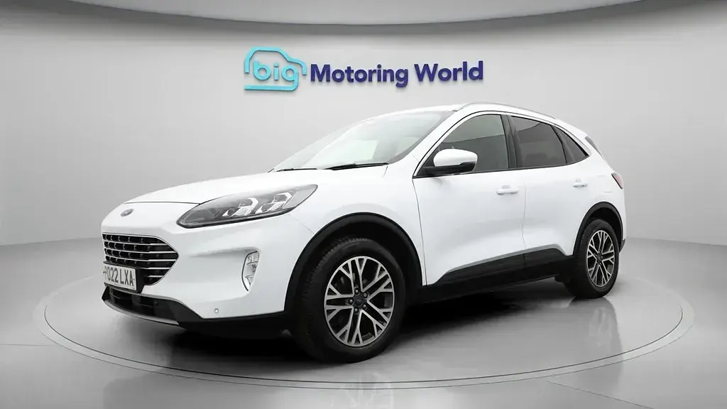 Käytetty Ford Kuga Titanium 190 HP (139 kW) 2022 Valkoinen Katumaasturi