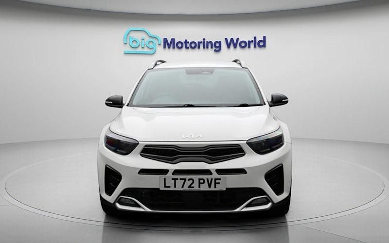 Begagnad Kia Stonic GT-Line 120 HK (88 kW) 2022 Vit SUV