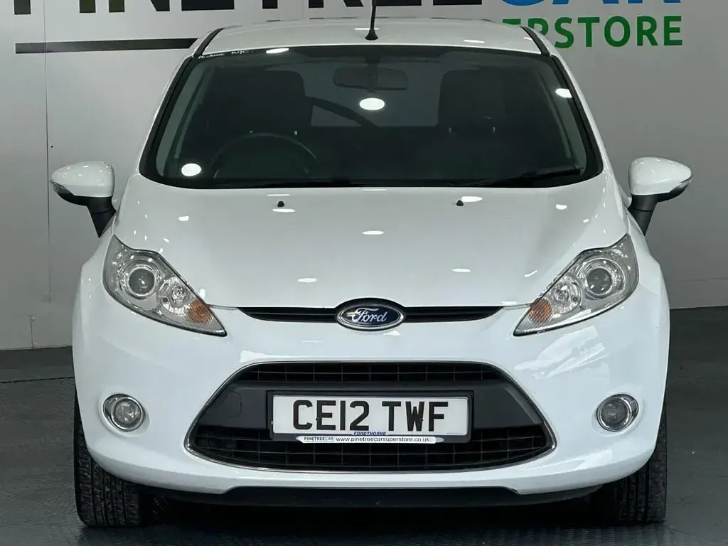 Used Ford Fiesta Zetec 81 HP (59 kW) 2012 White Hatchback