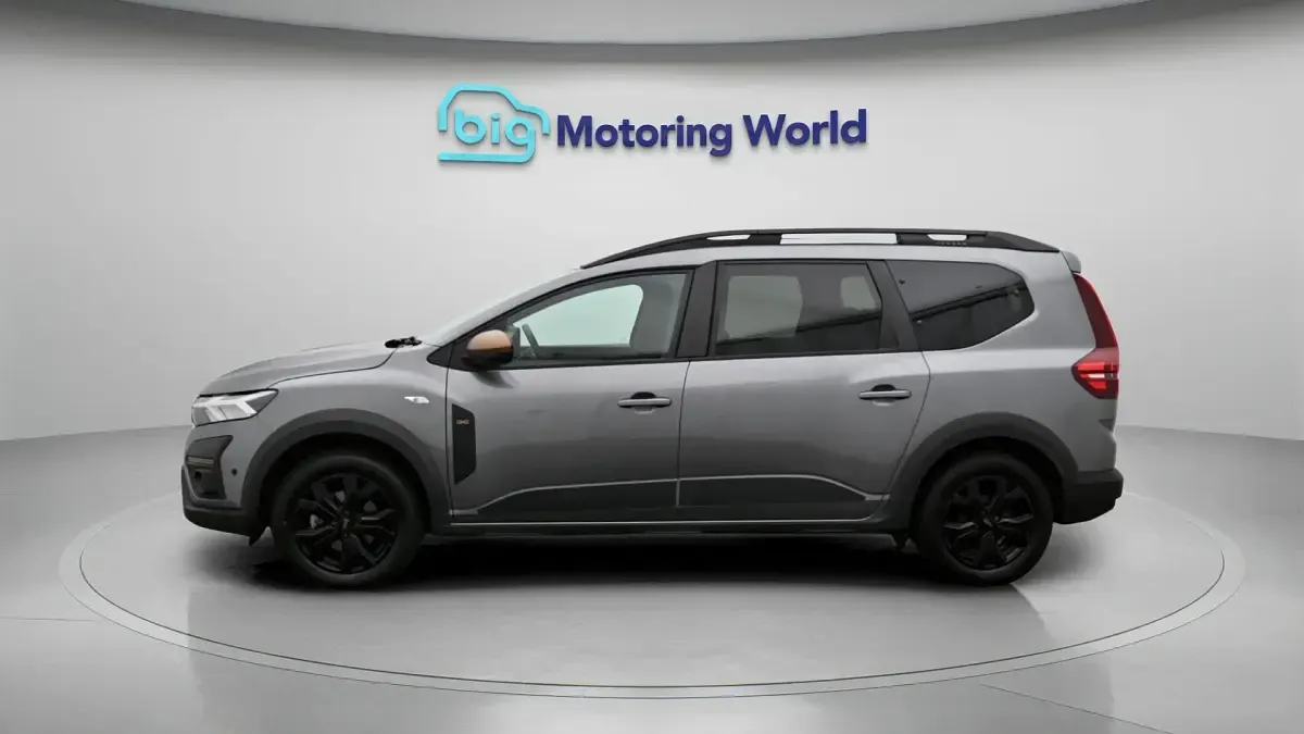 Used Dacia Jogger Extreme 141 HP (103 kW) 2024 Grey MPV