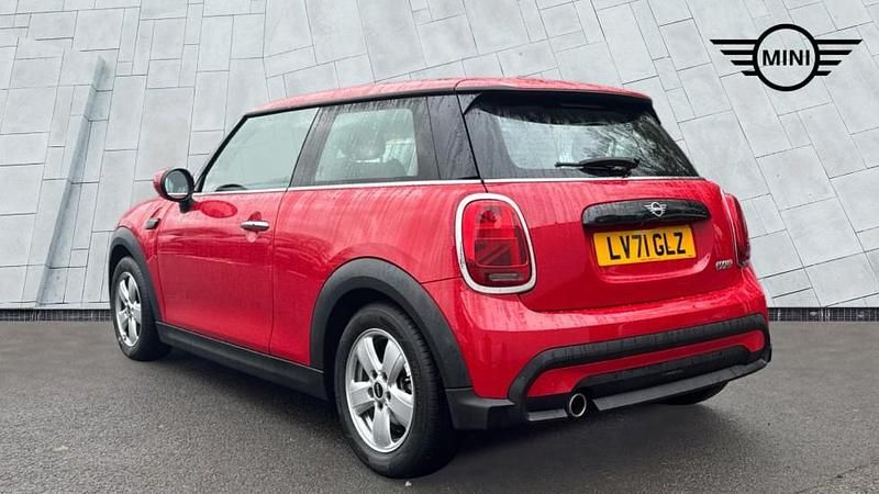 Used Mini Cooper Classic 134 HP (98 kW) 2021 Red Hatchback