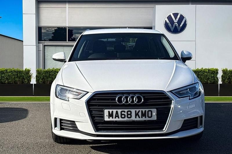 Used Audi A3 Sportback Sport 150 HP (110 kW) 2018 White Hatchback