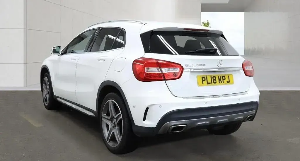 Used Mercedes GLA200 Executive 156 HP (114 kW) 2018 White SUV