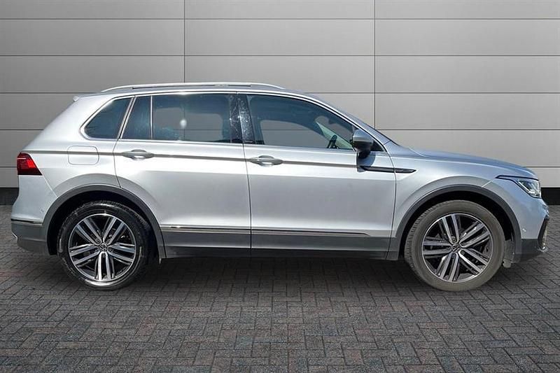 Używany VW Tiguan Elegance 150 KM (110 kW) 2021 Srebrny SUV