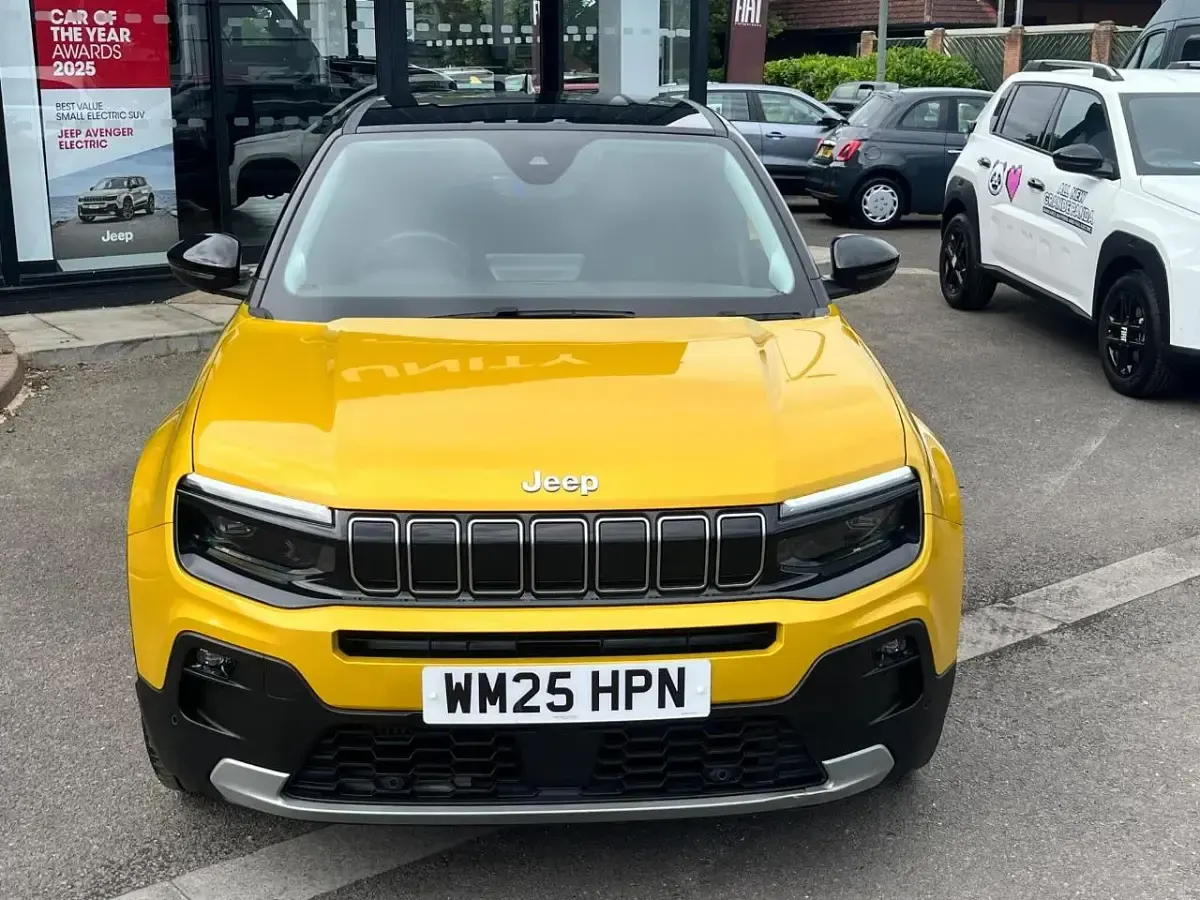Used Jeep Avenger Summit 100 HP (73 kW) 2025 Yellow SUV