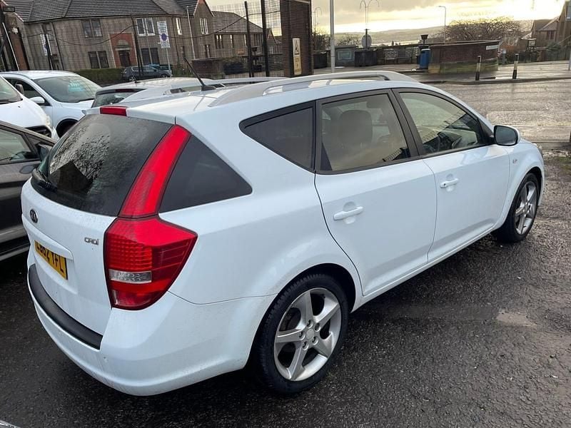 Usado Kia Ceed 114 HP (83 kW) 2012 Branco Citadino