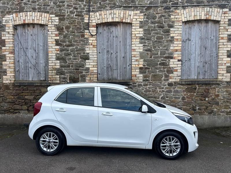 Used Kia Picanto 2022 White Hatchback