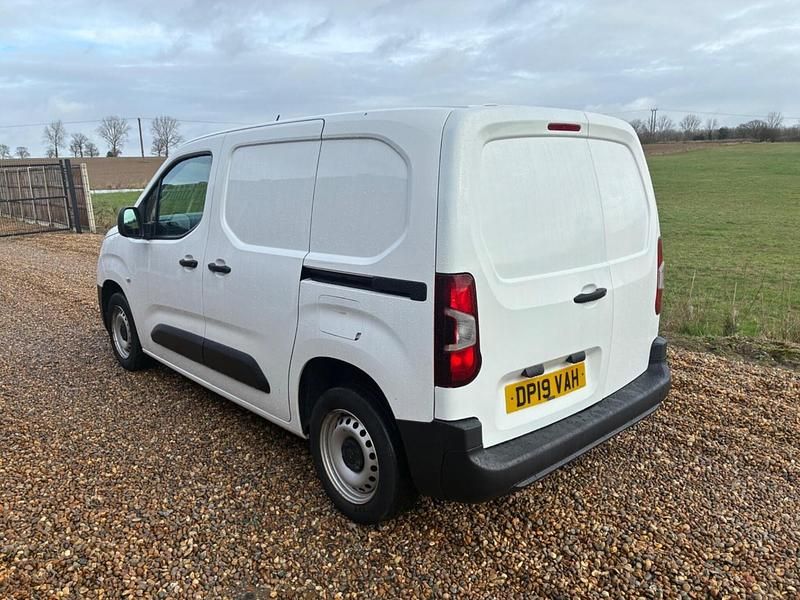Used Vauxhall Combo Edition 75 HP (55 kW) 2019 White MPV