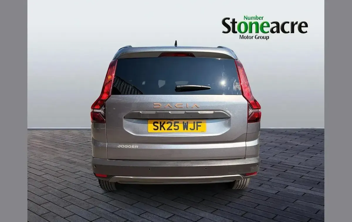 Used Dacia Jogger Extreme 139 HP (102 kW) 2025 Grey MPV