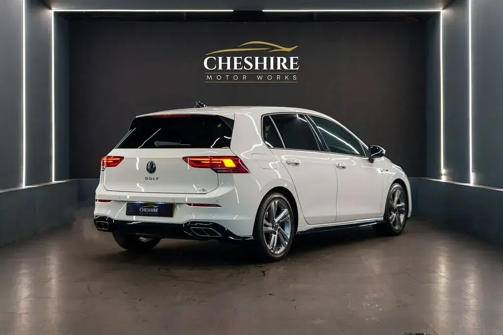 Used VW Golf VIII R-line 150 HP (110 kW) 2023 White Hatchback