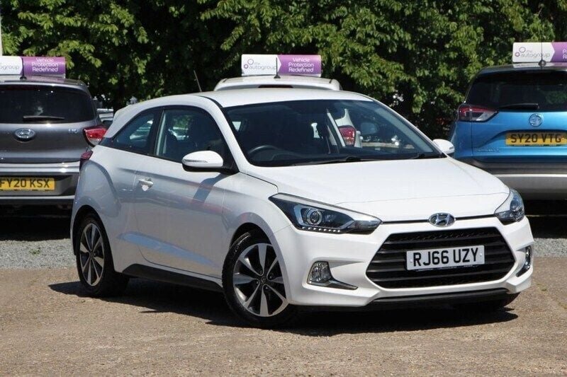 White Used 2016 Hyundai i20 SE Coupe | £6,880 (Fair price) - Image 1/4