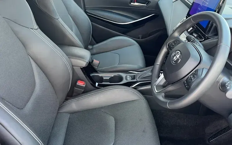 Used Toyota Corolla 140 HP (102 kW) 2025 Black Hatchback