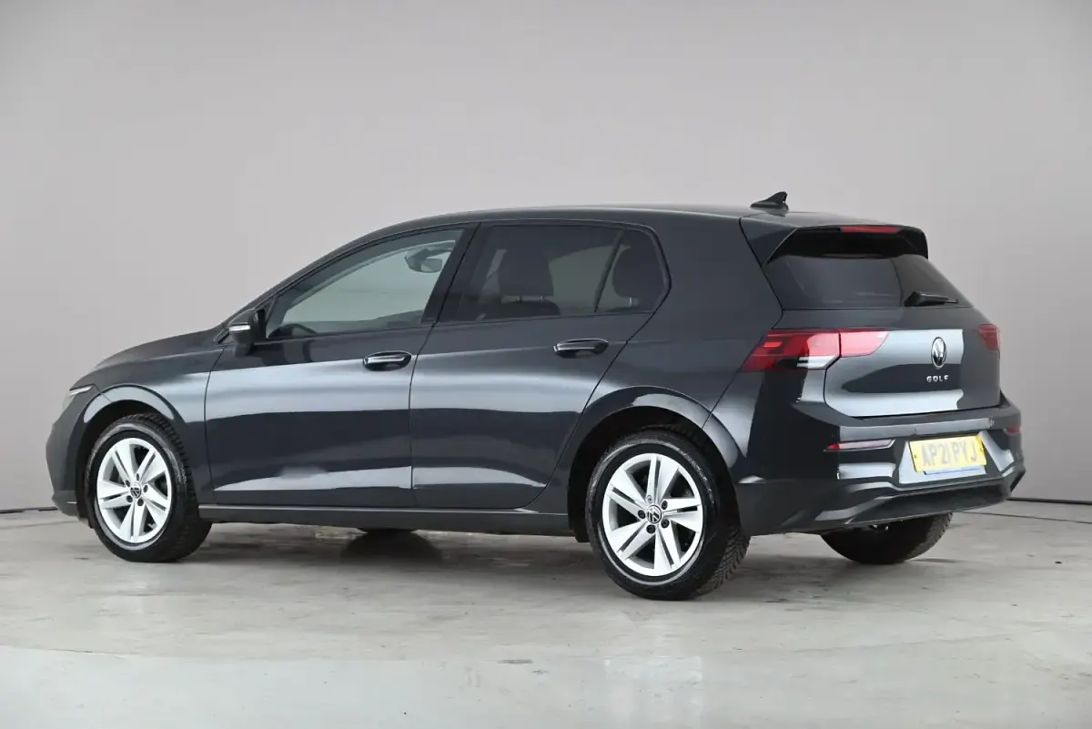 Używany VW Golf VII Life 110 KM (80 kW) 2021 Szary Hatchback