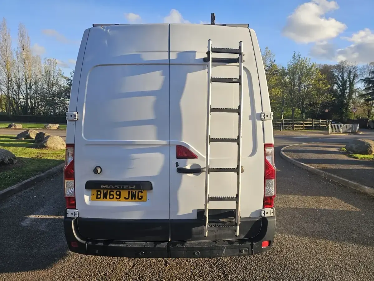 Used Renault Master 135 HP (99 kW) 2020 White MPV