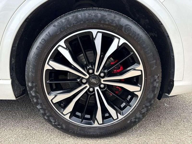 Używany Ford Kuga ST-Line X 120 KM (88 kW) 2021 Biały SUV