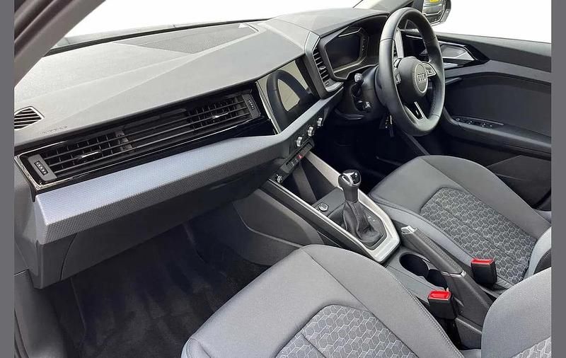 Usado Audi A1 Sport 94 HP (69 kW) 2024 Cinzento SUV