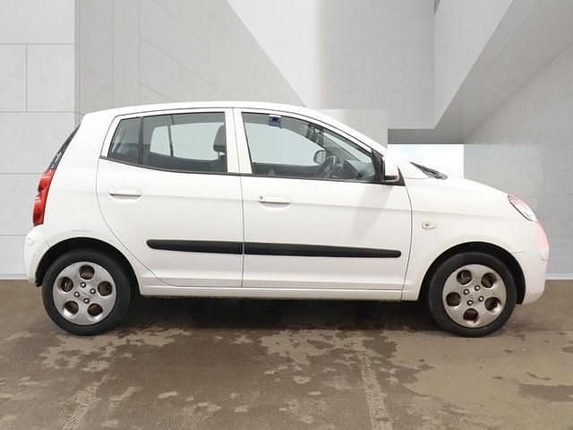 Used Kia Picanto 64 HP (47 kW) 2010 White Hatchback