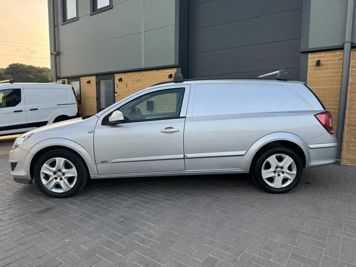 Used Vauxhall Astra Sportive 125 HP (91 kW) 2012 Silver Van