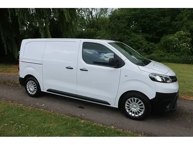 Used Toyota Proace 120 HP (88 kW) 2023 White MPV