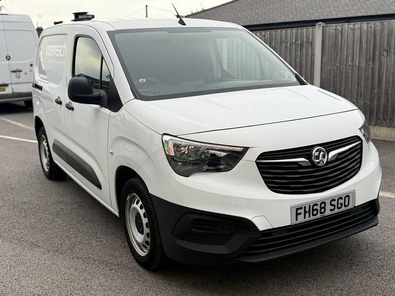 White Used 2019 Vauxhall Combo Edition MPV | £7,500 (Good price) - Image 1/4
