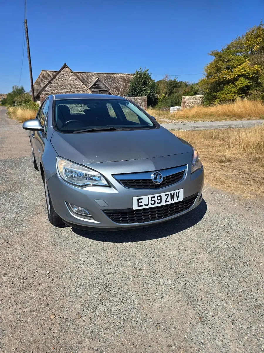 Used Vauxhall Astra 2010 Silver Hatchback