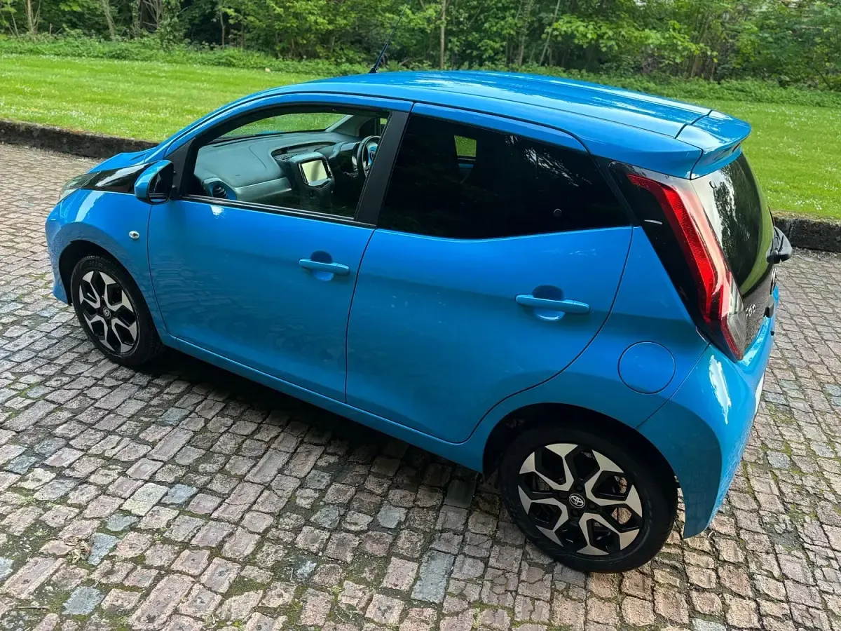 Used Toyota Aygo X-plore 72 HP (52 kW) 2019 Blue Hatchback