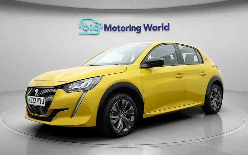 Used Peugeot e-208 Allure 100 kW (136 HP) 2021 Yellow Hatchback