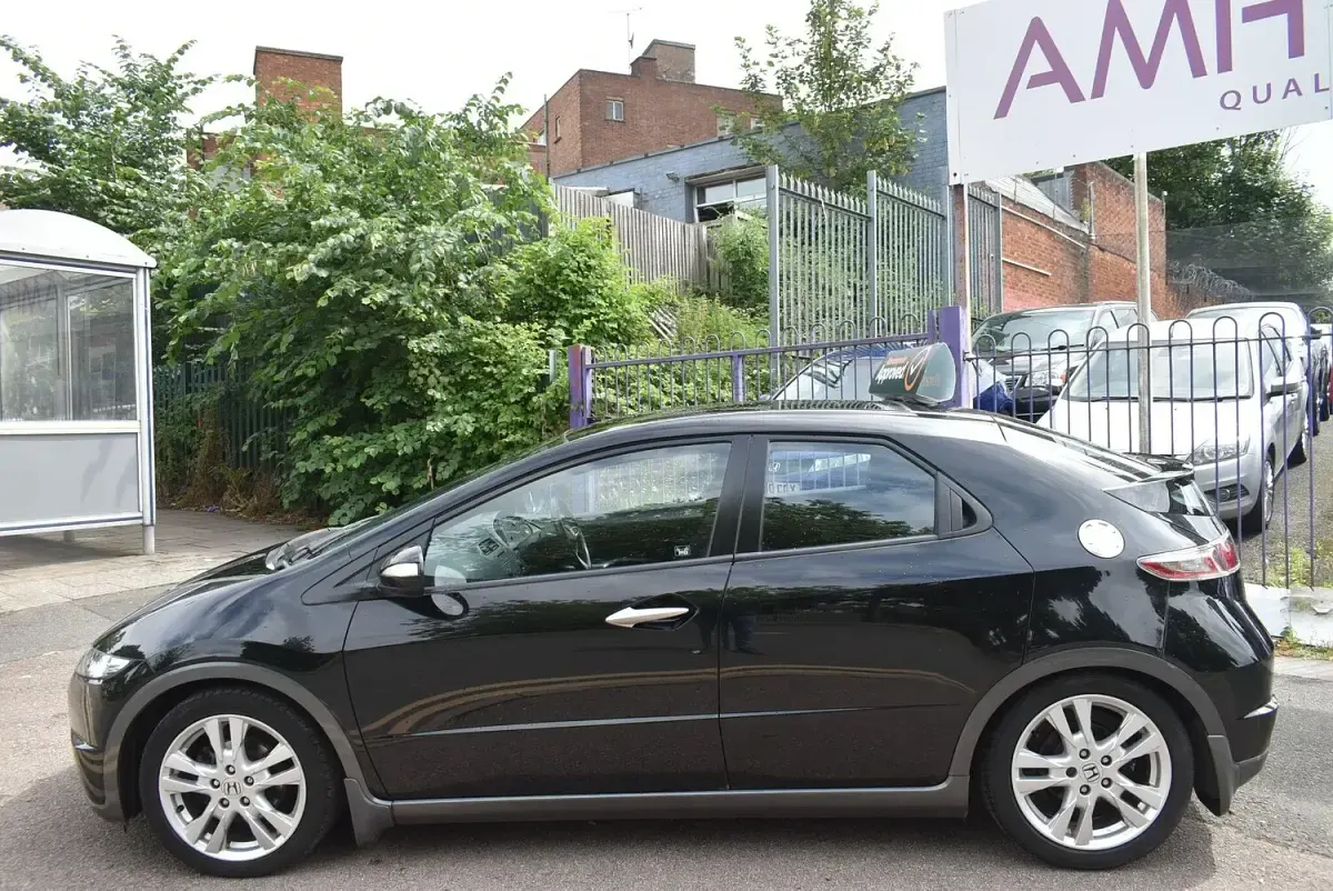 Used Honda Civic ES 140 HP (102 kW) 2010 Black Hatchback