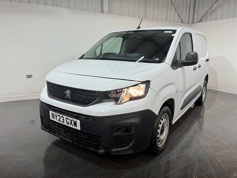 Second-hand Peugeot Partner Premium 100 CP (73 kW) 2023 Alb Monovolum