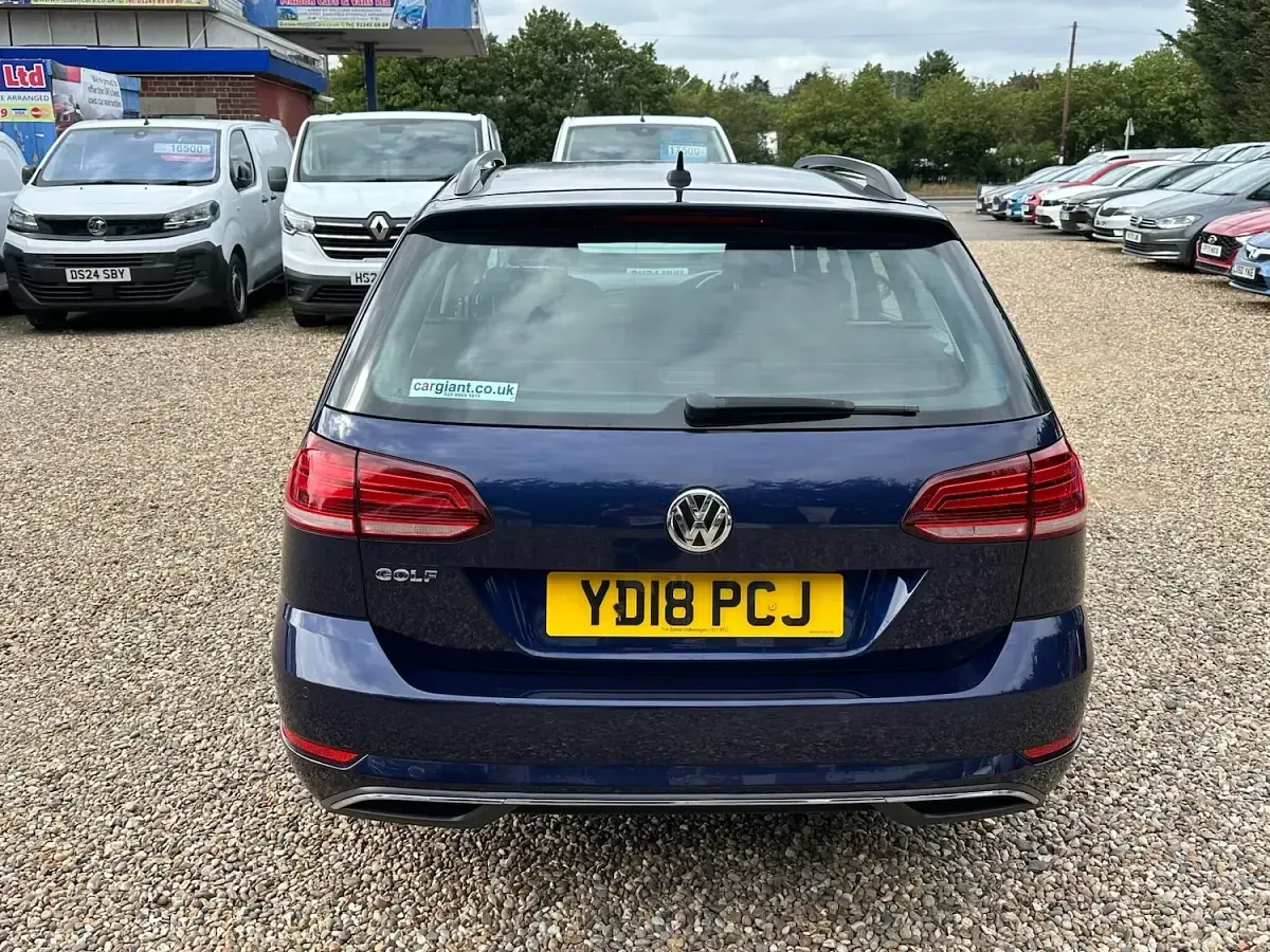 Used VW Golf VII SE 115 HP (84 kW) 2018 Blue Estate