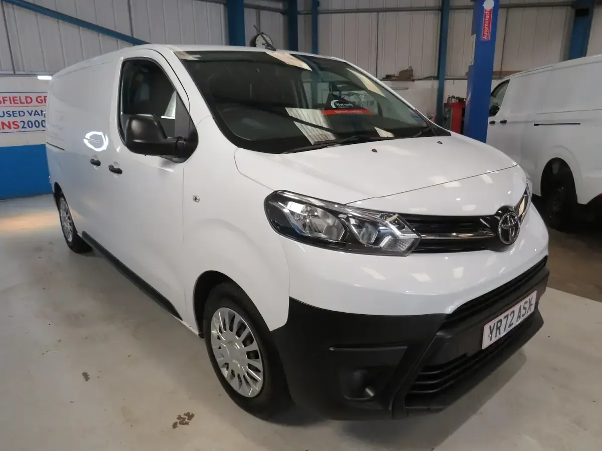 Used Toyota Proace 118 HP (86 kW) 2022 White MPV