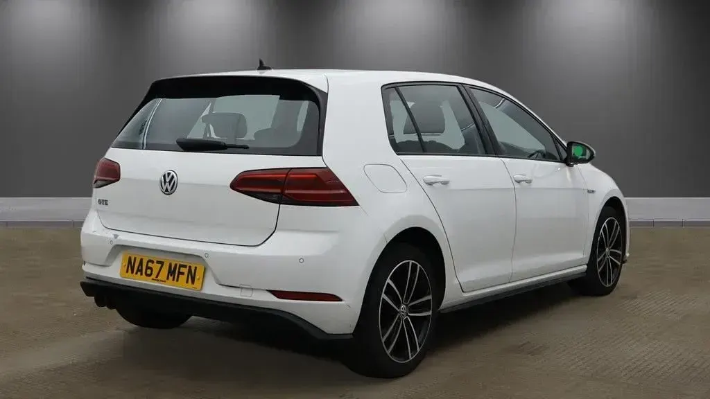 Used VW Golf VII GTE 204 HP (150 kW) 2017 White Hatchback