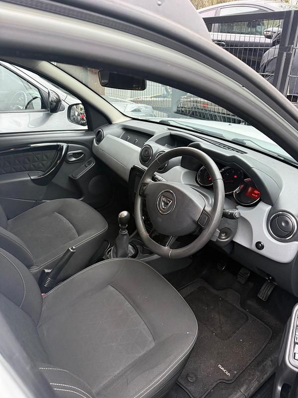 Used Dacia Duster Lauréate 2015 White Hatchback