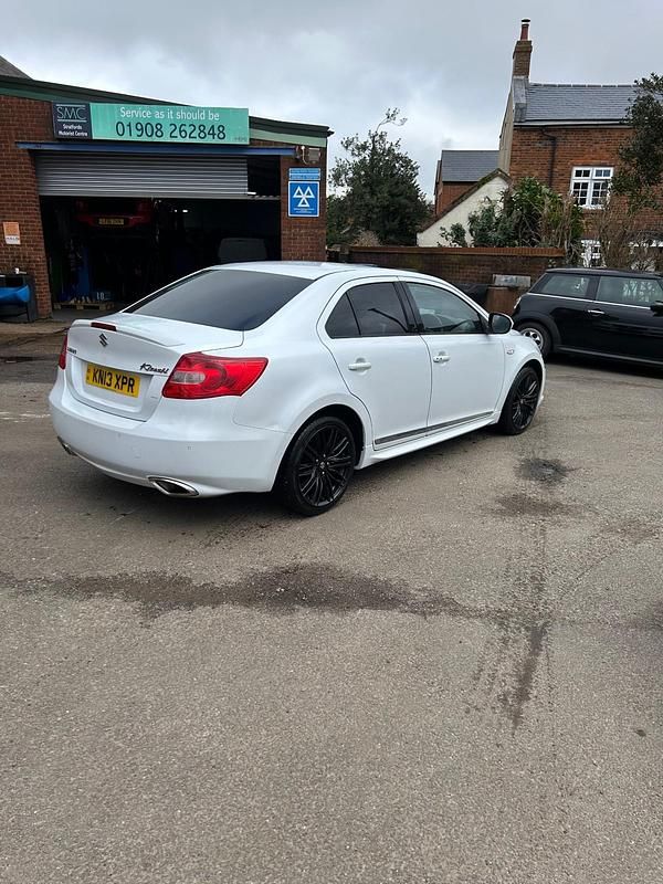 Used Suzuki Kizashi Sport 2013 White Sedan