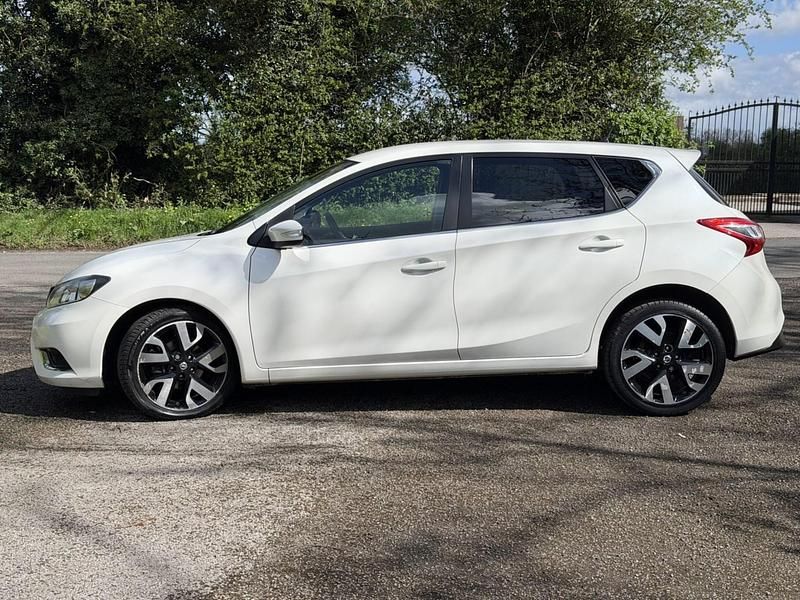 Used Nissan Pulsar N-Connecta 110 HP (80 kW) 2016 White Hatchback