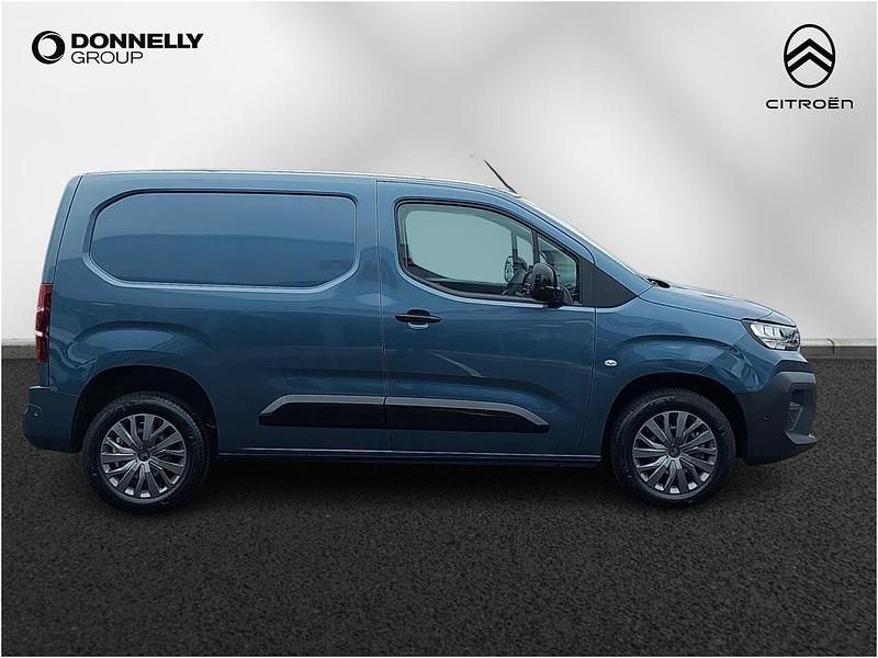 New Citroën Berlingo 101 HP (74 kW) 2026 Blue MPV