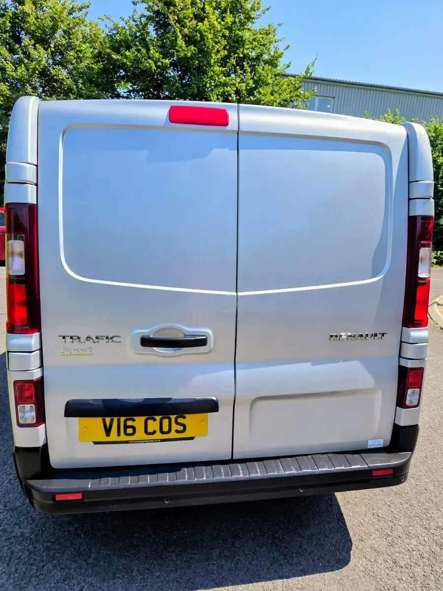 Used Renault Trafic 2018 Silver MPV