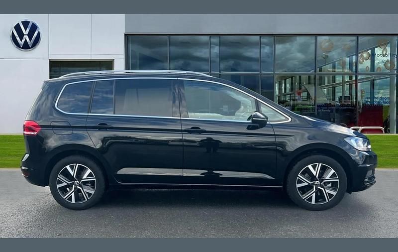 Used VW Touran SEL 150 HP (110 kW) 2025 Black MPV