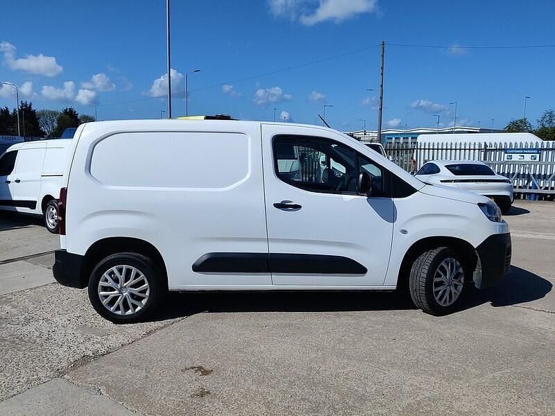 Używany Citroën Berlingo 2022 Biały Minivan