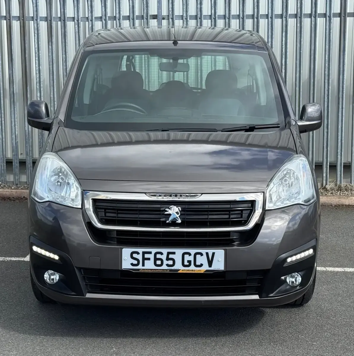 Used Peugeot Partner Tepee Access 98 HP (72 kW) 2015 Grey MPV