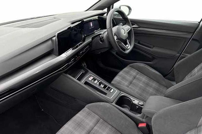 Second-hand VW Golf VIII GTD 200 CP (147 kW) 2022 Alb Hatchback