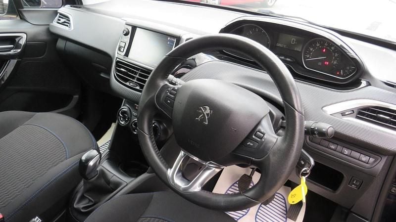 Used Peugeot 208 Signature Sky 2018 Blue Hatchback